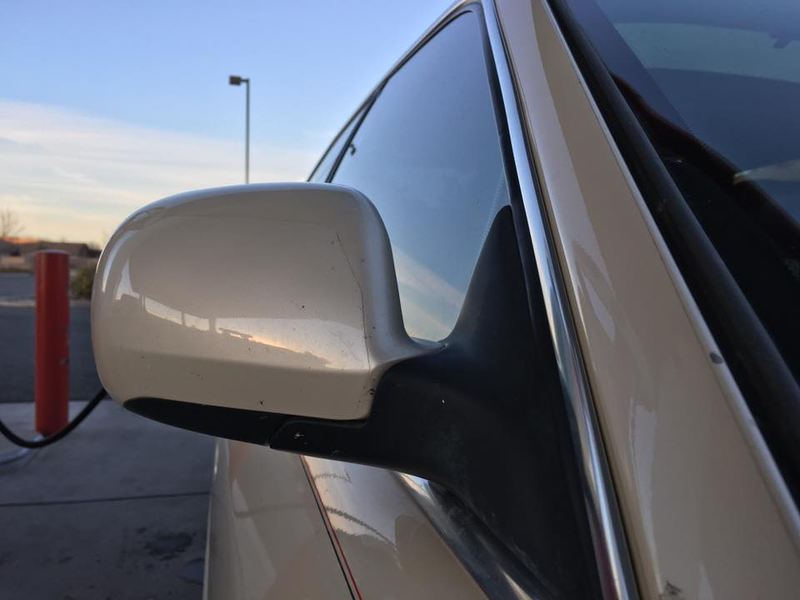 Illustration for article titled Here Is Why '90s German Cars Had Stubby Passenger-Side Mirrors